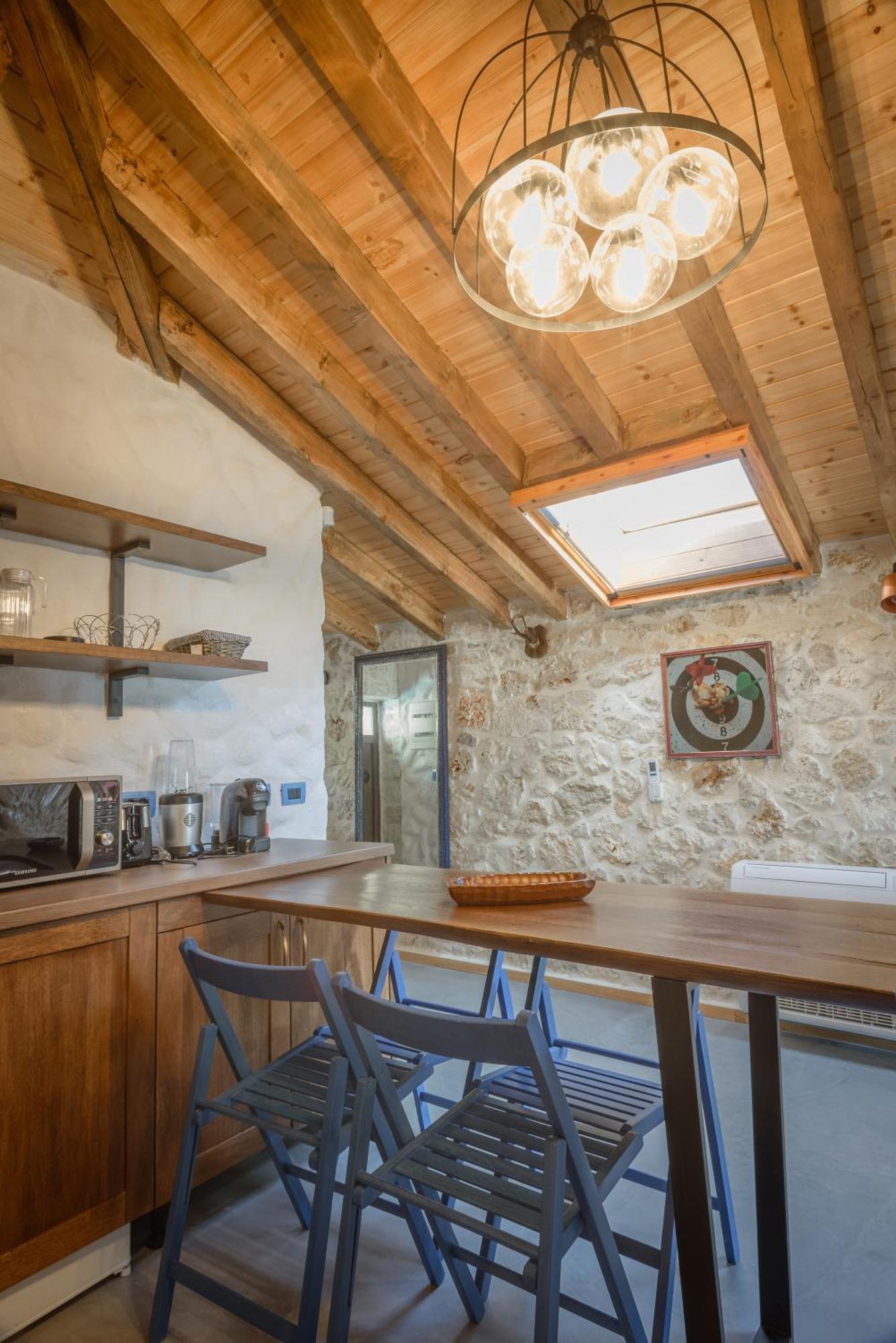 Roots Dhermi Exterior photo